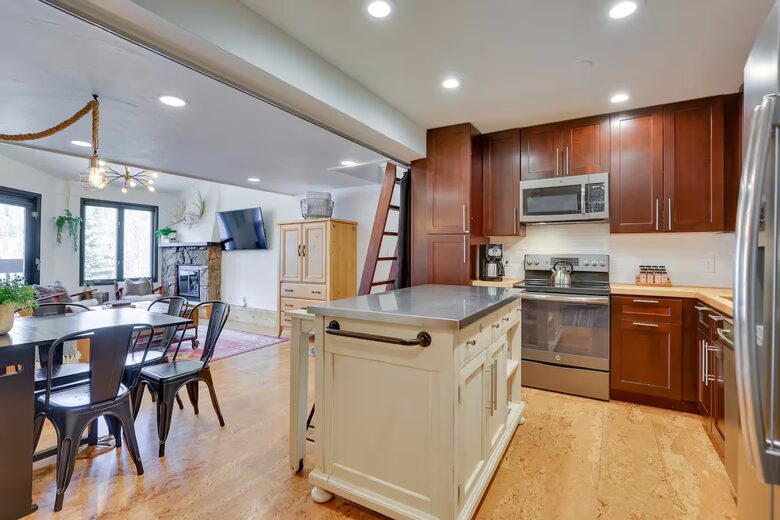 Copper Mountain Escape with Balcony & Ski Access - Frisco, Colorado