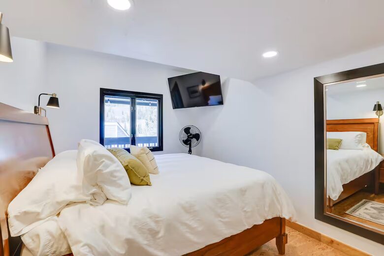 Copper Mountain Escape with Balcony & Ski Access - Frisco, Colorado