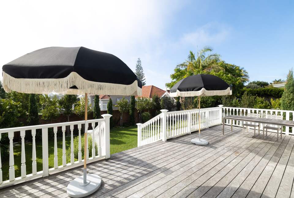 Refined Coastal Living in Central Auckland - Auckland, New Zealand