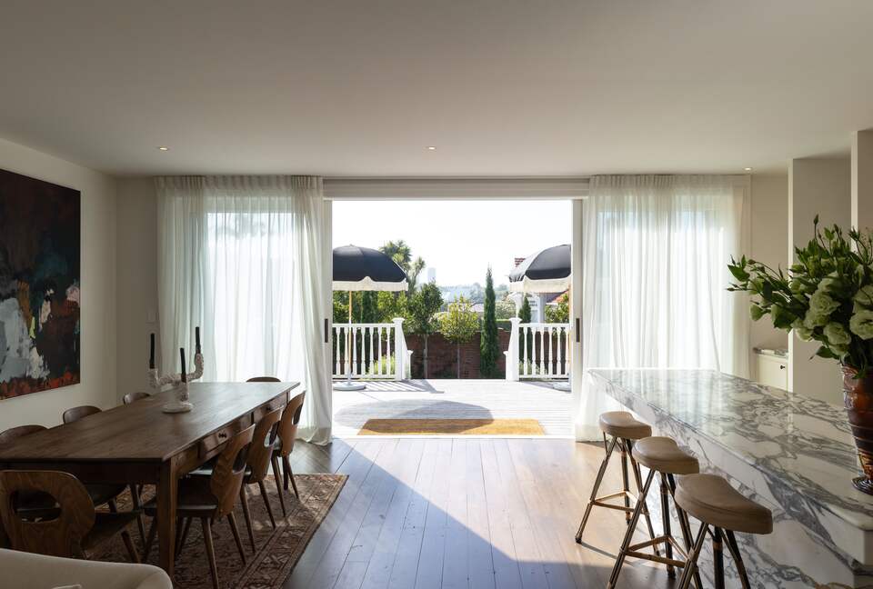 Refined Coastal Living in Central Auckland - Auckland, New Zealand