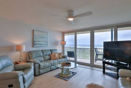 New Smyrna Beach Getaway With Panoramic Ocean Views - New Smyrna Beach, Florida