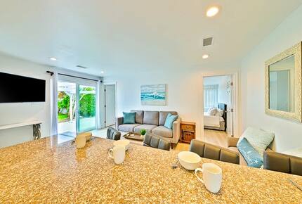 Sunset Beach Oasis Steps from the Sand - Sunset Beach, California