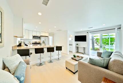 Sunset Beach Oasis Steps from the Sand - Sunset Beach, California