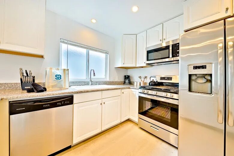 Sunset Beach Oasis Steps from the Sand - Sunset Beach, California