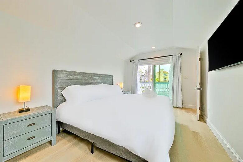 Sunset Beach Oasis Steps from the Sand - Sunset Beach, California