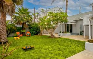 Sunset Beach Oasis Steps from the Sand - Sunset Beach, California