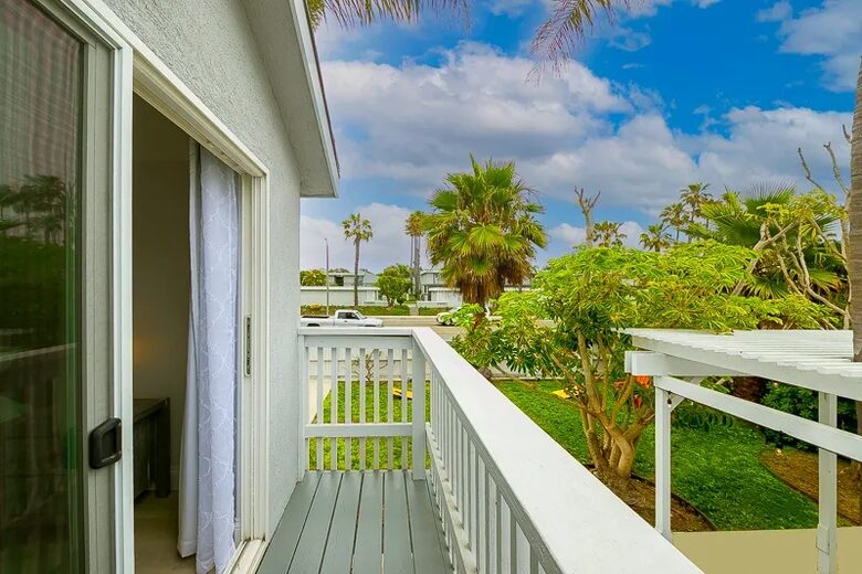 Sunset Beach Oasis Steps from the Sand - Sunset Beach, California