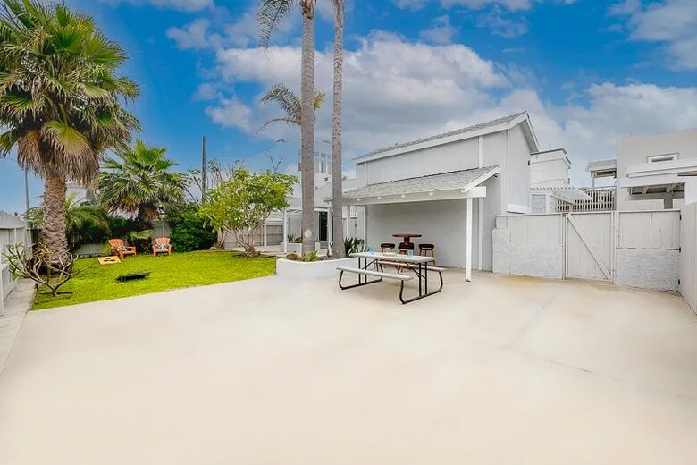 Sunset Beach Oasis Steps from the Sand - Sunset Beach, California