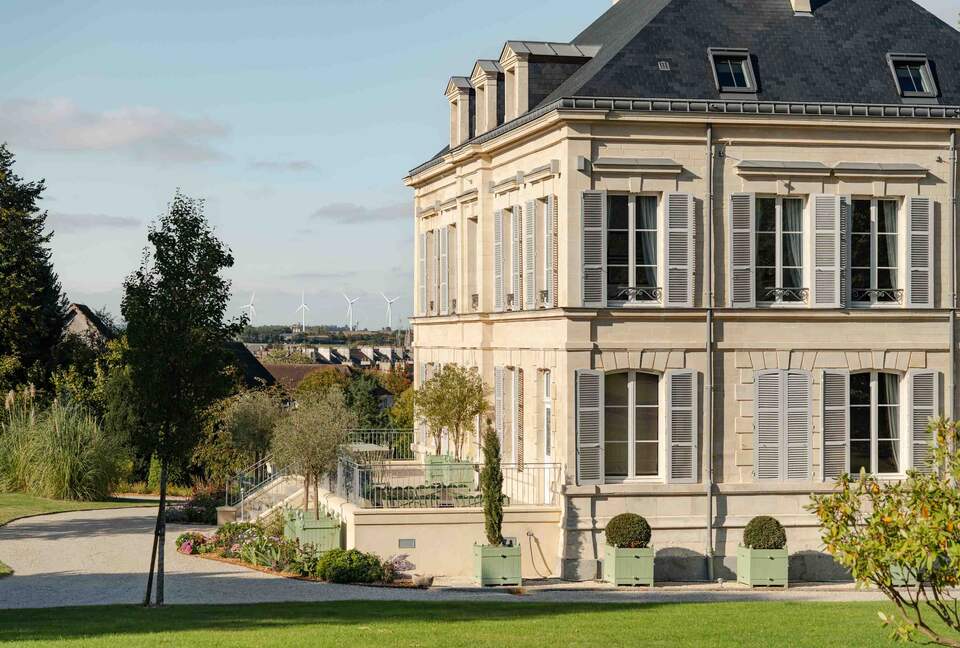 View of the house from the pool terrasse