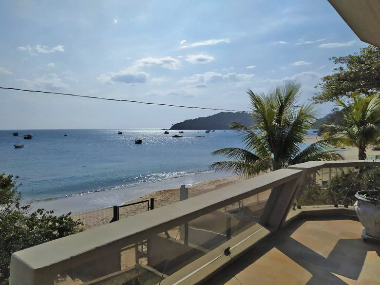 Oceanfront Apartment in Bombinhas - Bombinhas, Brazil