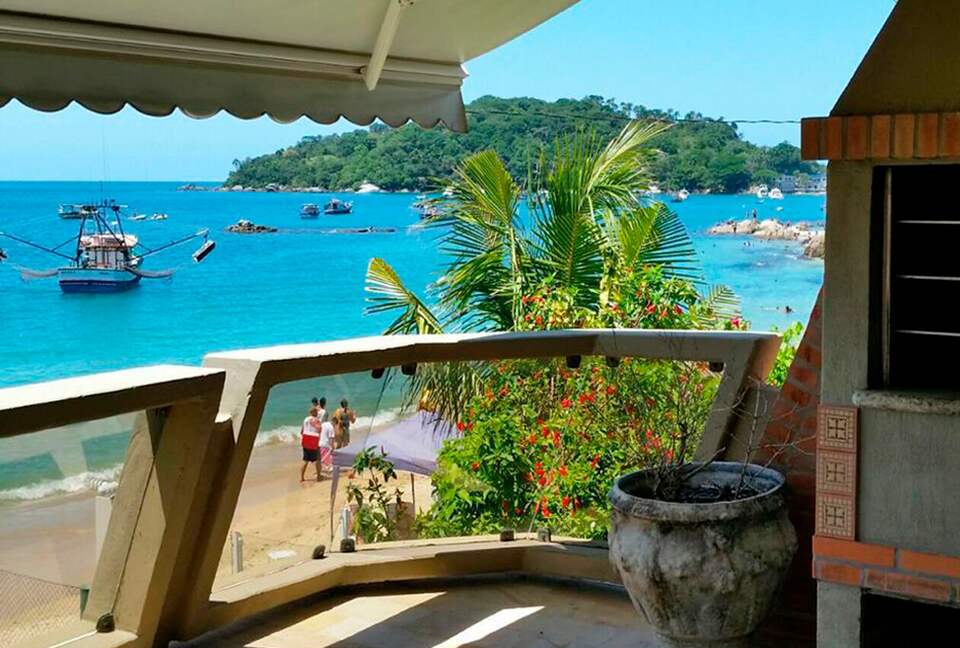 Oceanfront  Apartment in Bombinhas - Bombinhas, Brazil