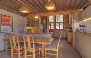 Historic Palisades Tahoe Retreat Near the Slopes - Olympic Valley, California