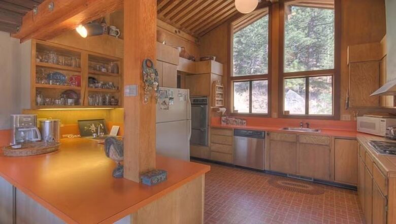 Historic Palisades Tahoe Retreat Near the Slopes - Olympic Valley, California