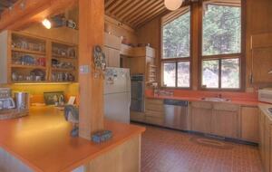 Historic Palisades Tahoe Retreat Near the Slopes - Olympic Valley, California