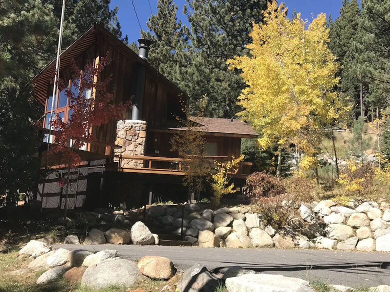 Historic Palisades Tahoe Retreat Near the Slopes - Olympic Valley, California