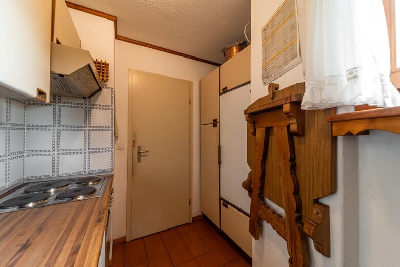 Elegant Ground-Floor Apartment with Shared Spa Access - Madulain, Switzerland