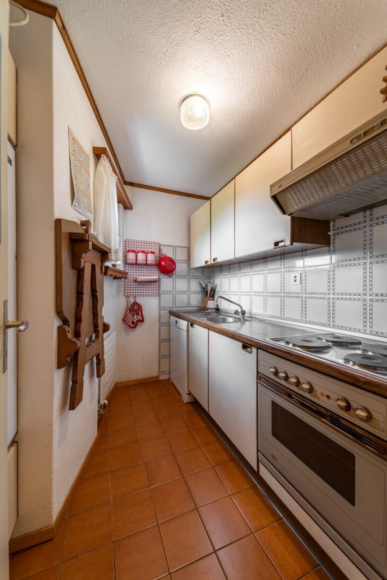 Elegant Ground-Floor Apartment with Shared Spa Access - Madulain, Switzerland