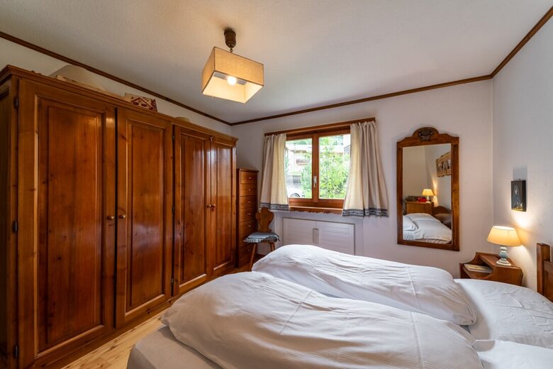 Elegant Ground-Floor Apartment with Shared Spa Access - Madulain, Switzerland