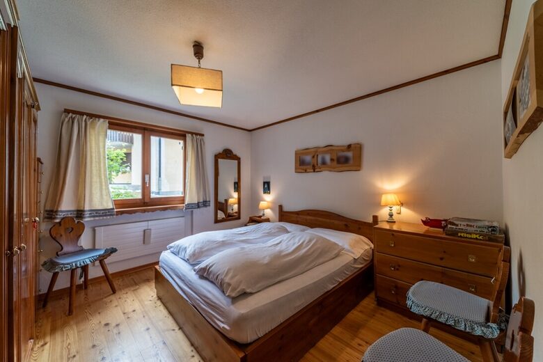 Elegant Ground-Floor Apartment with Shared Spa Access - Madulain, Switzerland