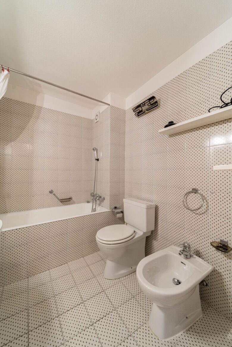 Elegant Ground-Floor Apartment with Shared Spa Access - Madulain, Switzerland