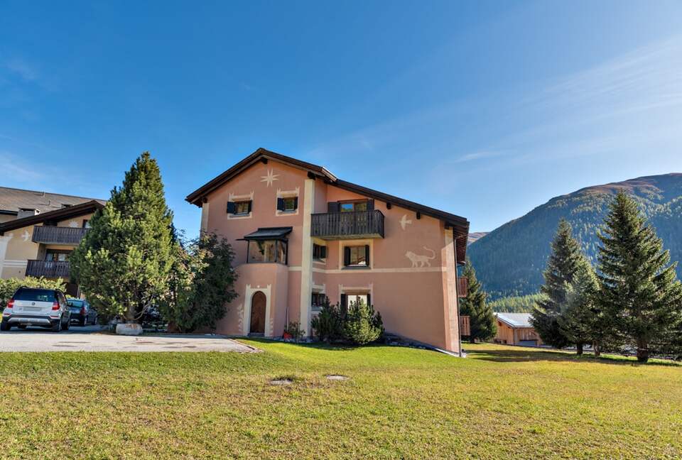 Elegant Ground-Floor Apartment with Shared Spa Access - Madulain, Switzerland