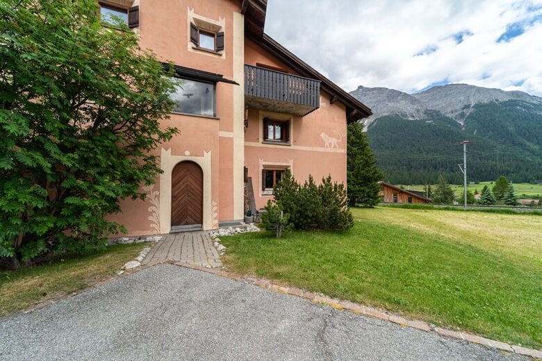 Elegant Ground-Floor Apartment with Shared Spa Access - Madulain, Switzerland