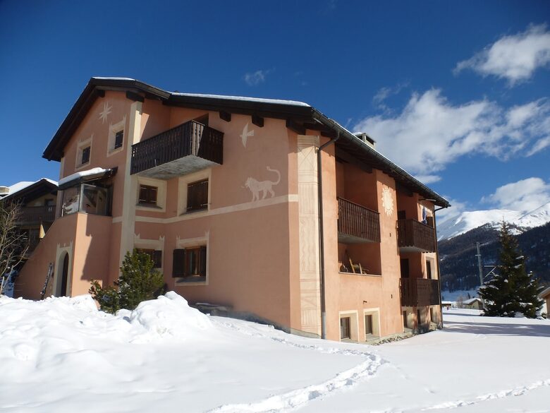 Elegant Ground-Floor Apartment with Shared Spa Access - Madulain, Switzerland