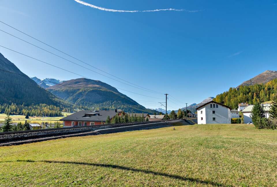 Elegant Ground-Floor Apartment with Shared Spa Access - Madulain, Switzerland