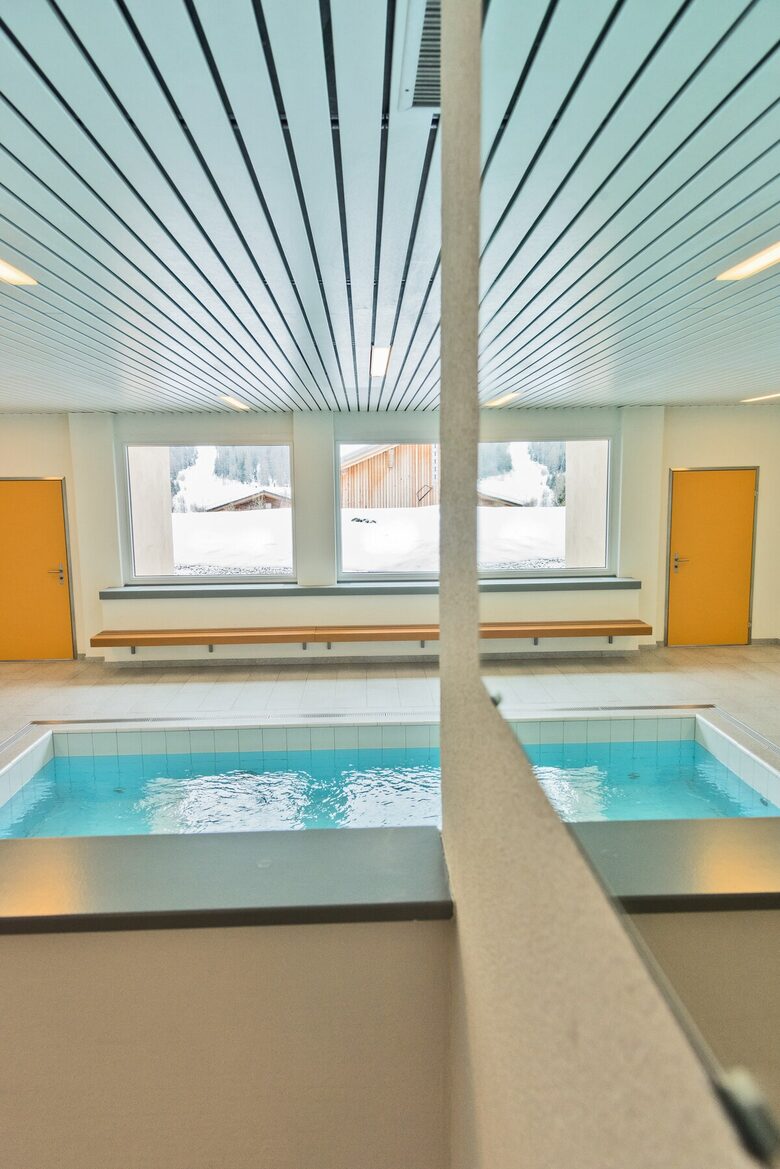 Elegant Ground-Floor Apartment with Shared Spa Access - Madulain, Switzerland