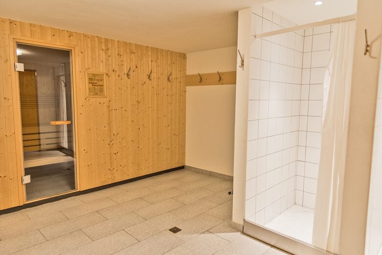 Elegant Ground-Floor Apartment with Shared Spa Access - Madulain, Switzerland