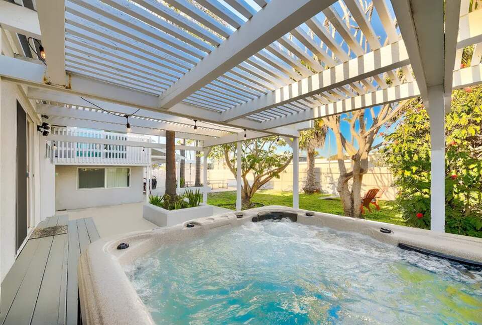 Sunset Beach Oasis Steps from the Sand - Sunset Beach, California