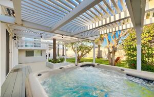 Sunset Beach Oasis Steps from the Sand - Sunset Beach, California