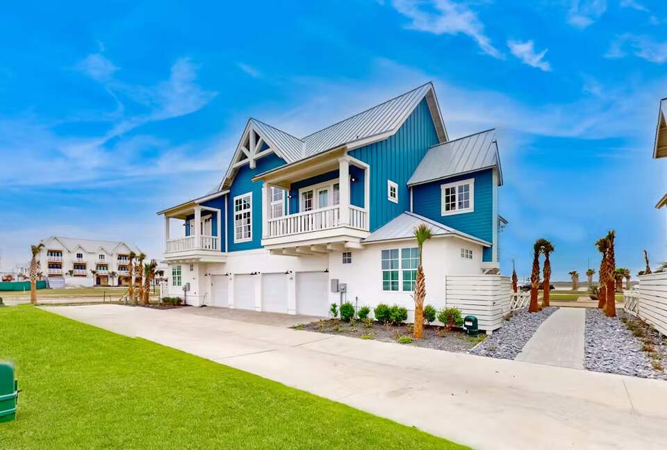 Coastal Luxury in Palmilla Beach Community - Port Aransas, Texas