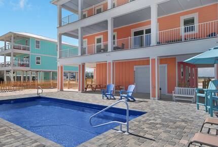 Peachy Queen Coastal Estate - Navarre, Florida