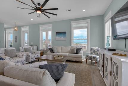 Peachy Queen Coastal Estate - Navarre, Florida