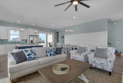 Peachy Queen Coastal Estate - Navarre, Florida