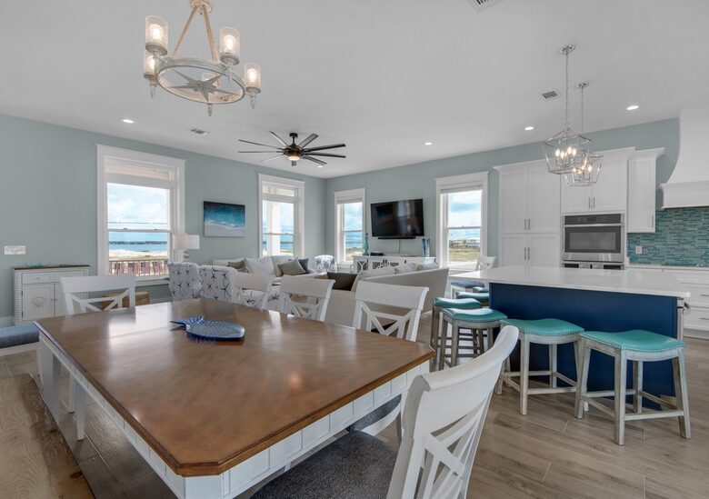 Peachy Queen Coastal Estate - Navarre, Florida