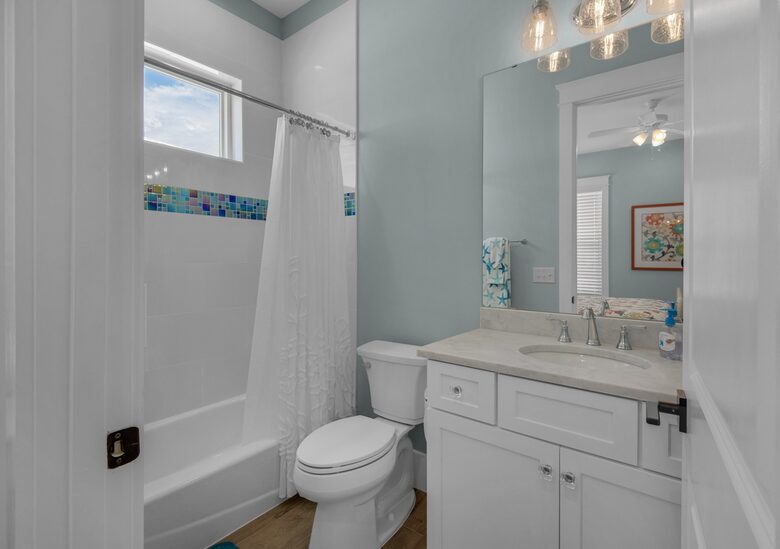 Peachy Queen Coastal Estate - Navarre, Florida