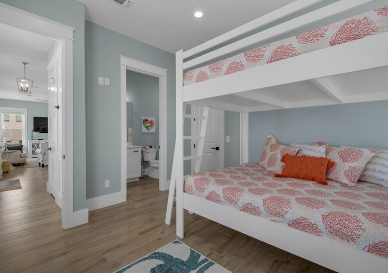 Peachy Queen Coastal Estate - Navarre, Florida