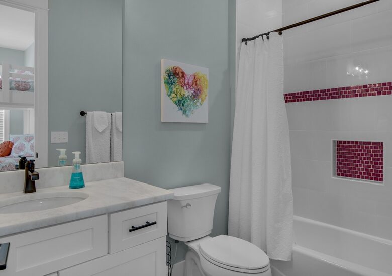 Peachy Queen Coastal Estate - Navarre, Florida