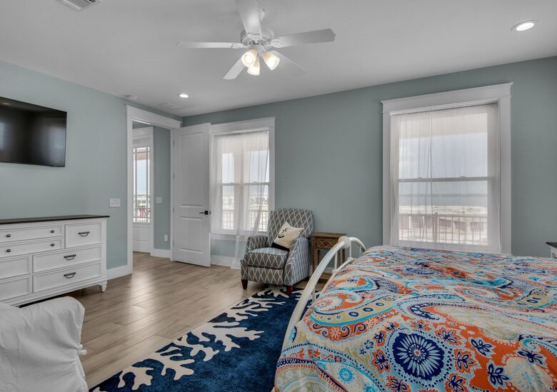 Peachy Queen Coastal Estate - Navarre, Florida