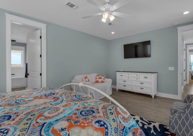 Peachy Queen Coastal Estate - Navarre, Florida