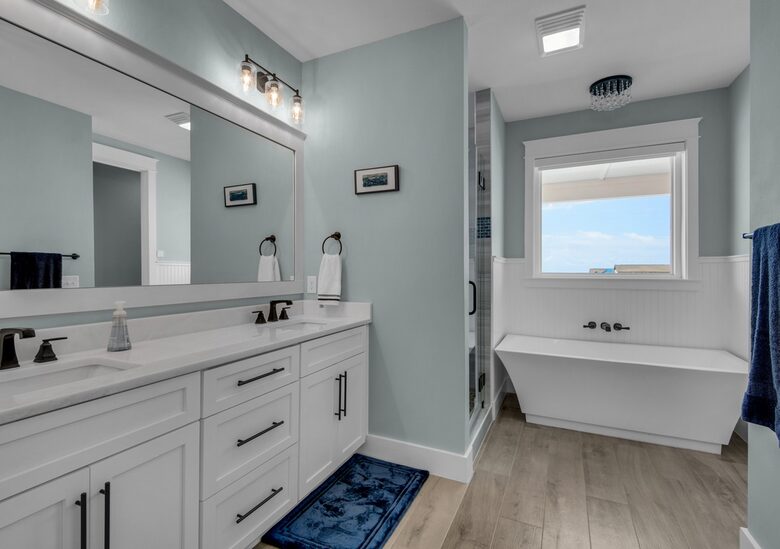 Peachy Queen Coastal Estate - Navarre, Florida