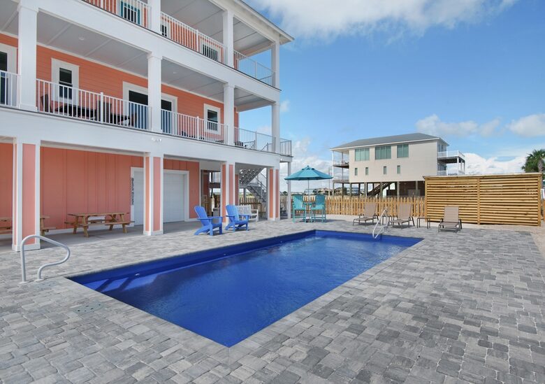 Peachy Queen Coastal Estate - Navarre, Florida