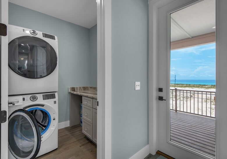 Peachy Queen Coastal Estate - Navarre, Florida