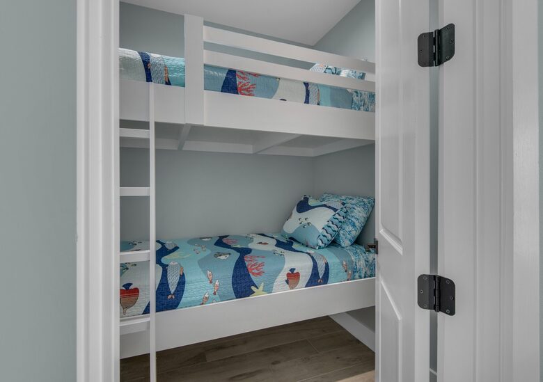 Peachy Queen Coastal Estate - Navarre, Florida