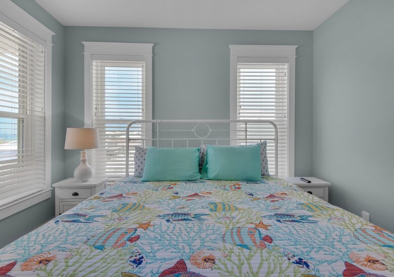 Peachy Queen Coastal Estate - Navarre, Florida