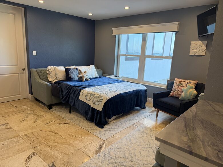 Waterfront Bradenton Home with Heated Pool - Bradenton, Florida