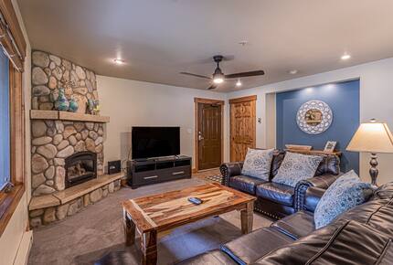 Stone Hearth Retreat at Ore House Plaza - Steamboat Springs, Colorado