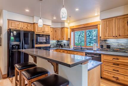 Stone Hearth Retreat at Ore House Plaza - Steamboat Springs, Colorado